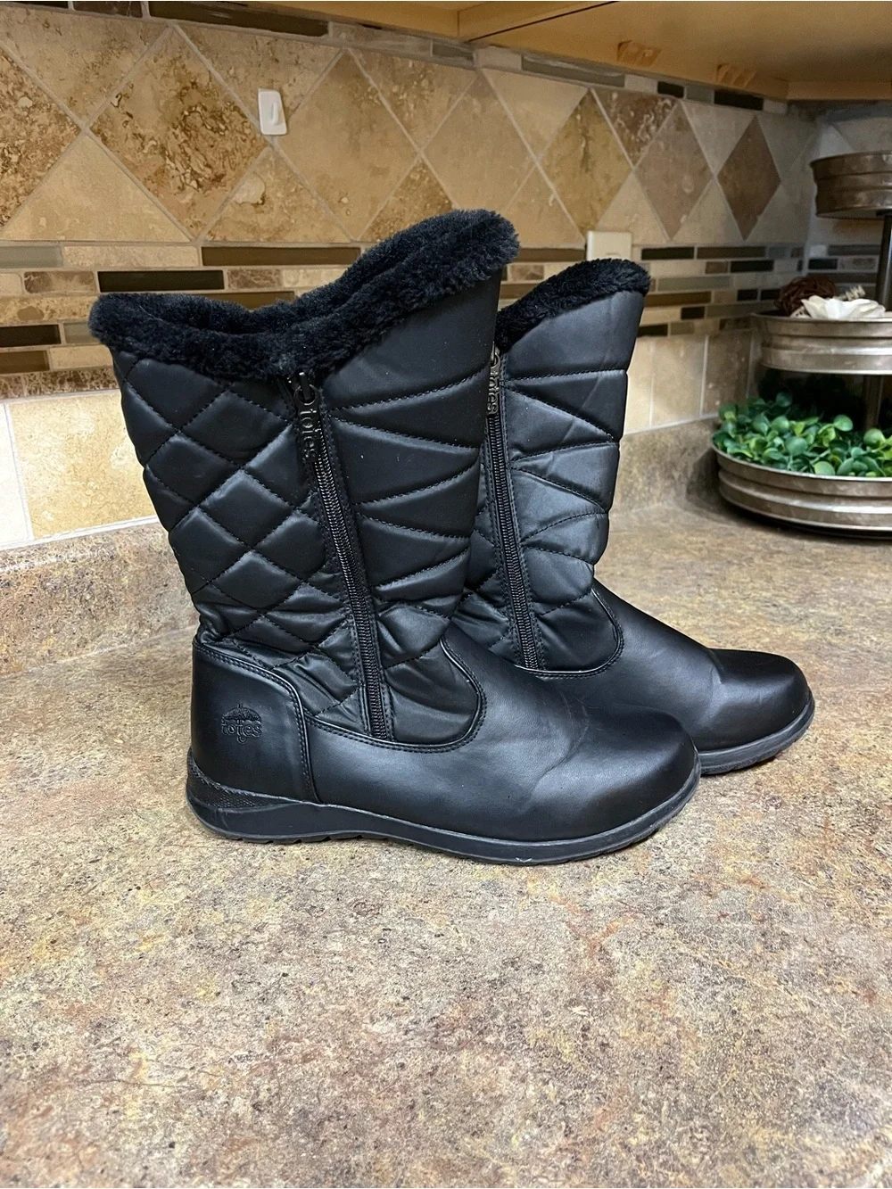 Totes Jill Black Wide Women 9W Waterproof Faux Fur Winter Snow Boots Ski Outdoor